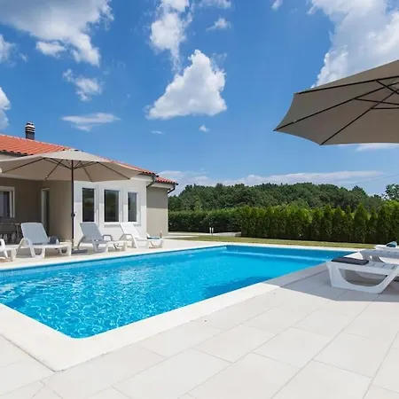 Nikol Villa *