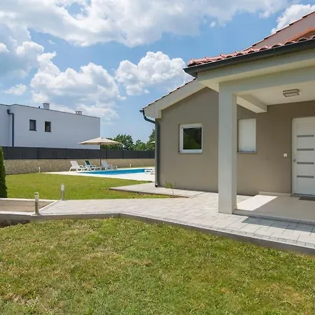Villa Nikol